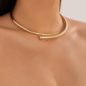 Polierter goldener geometrischer Halsreif mit überlappendem Design für Damen im Punk-Stil