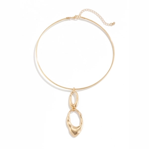 Minimalistische goldene Halskette mit ovalen Anhängern auf weißem Hintergrund