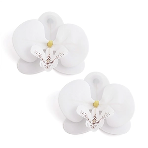 Nahaufnahme weißer Orchideenblüten-Accessoires mit realistischer Textur und Details