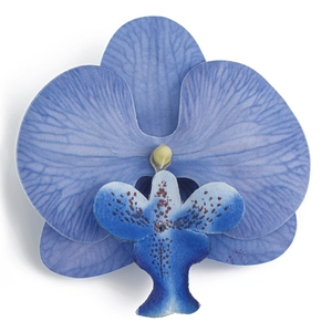 Detailansicht der dunkelblauen Orchideen-Halskette mit realistischer Stoffstruktur