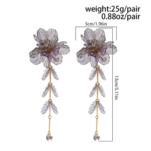 Boucles d'oreilles à fleurs 3D et pampilles irisées avec détails dorés pour femmes