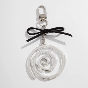 Porte-clés Minimaliste en Alliage Spirale Martelée Avec Nœud en Suède Noir Pendentif en Métal Rétro pour Femme Bijoux
