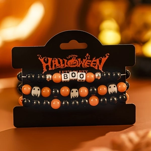 Dreiteiliges Halloween-Perlenarmband-Set mit BOO-Buchstabenperlen und Geist-Anhängern