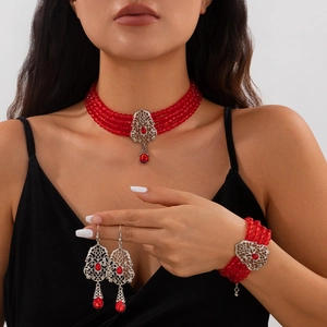Set de joyería de perlas rojas de 3 piezas con motivos plateados y gemas de lágrima