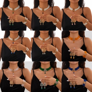 Joyas Vintage de Aleación con Perlas Artificiales de Imitación Collar Pulsera Pendientes para Mujer con Diseño de Flor Hueca y Diamantes de Imitación