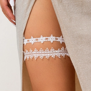 Zweiteiliges weißes Spitzen-Beinring-Set mit Stern- und Blumenmustern für Damen