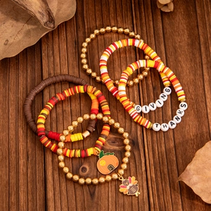 Handgefertigtes Thanksgiving-Armband-Set mit Ahornblatt, Kürbis-Anhängern und GIVING THANKS Perlen
