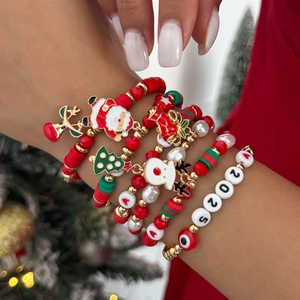 Christmas beaded bracelet set with 2025 Santa and tree charms for festive fashion