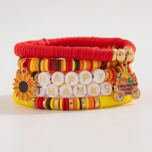 Detail von Thanksgiving-Armbandset mit herbstlichen Perlen und Happy Thanks Schrift