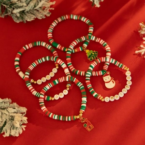 Détails de bracelets en argile polymère de Noël avec breloques bonhomme de neige