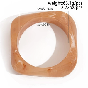 Macro detail of amber marble resin bracelet with dimensions 6cm diameter and 2cm width