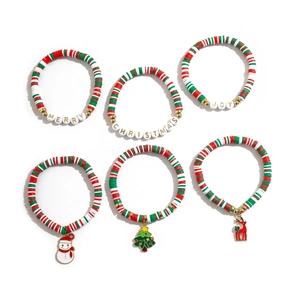 Lot de 6 bracelets de Noël en argile polymère avec breloques et lettrage Joy Merry