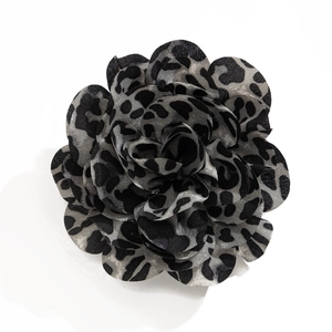Spilla e fermaglio per capelli a fiore con stampa leopardata per accessori moda invernali