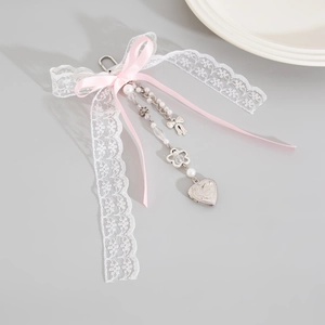 Fiocco rosa con pizzo, catena di perle e ciondolo a cuore per borse o abbigliamento