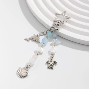 Porte-clés marin avec pendentifs dauphin, tortue, coquillage et perles pastels