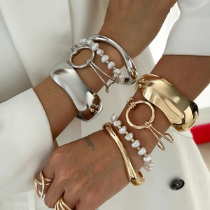 Minimalist geometric alloy bracelet set with pearls and polished irregular bangles
