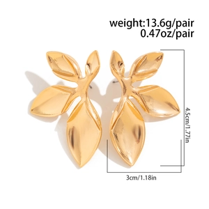 Detail view of gold leaf stud earrings with size 4.5cm and weight 13.6g dimensions