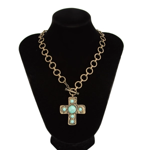 Detail van vintage bronzen ketting met OT-sluiting en kruishanger met turquoise stenen