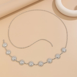 Chaîne de taille bohème argentée avec pendentifs soleils souriants et maillon réglable