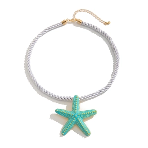 Collar con colgante de estrella de mar, cuerda trenzada lila y cadena dorada