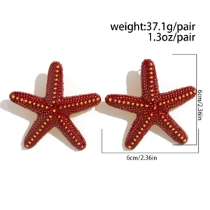 Detalle de pendientes de estrella de mar rojos, tamaño 6cm y peso de 37,1g