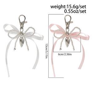 Détails des porte-clés à nœud rose et blanc avec pendentifs en cœur et mesures précises