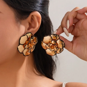 Goldene 3D-Blumenhalskette mit schwarzem Emaille-Rand und Wachsseil für Damen
