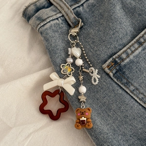Mignon Porte-clés en Alliage Acrylique Gâteau Fraise Ours Chat Pendentif Nœud Créatif Décoration de Sac Femmes Bijoux