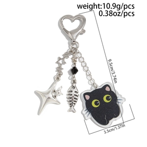 Détail porte-clés chat noir en acrylique avec arête de poisson et étoile, longueur de 9.5cm
