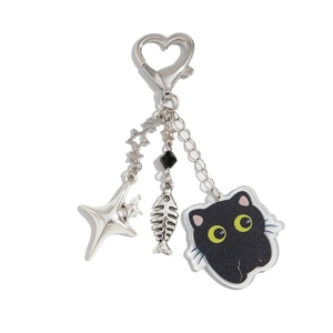 Porte-clés chat noir mignon avec arête de poisson argentée et clip en forme de cœur