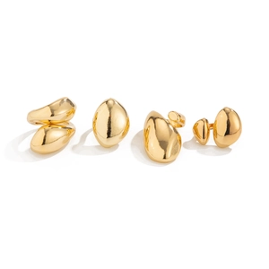 Goldene minimalistische organische Ringe mit poliertem Metall-Finish für Damen