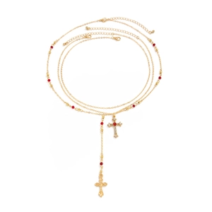 Collier doré à trois couches avec perles rouges et pendentifs croix en strass