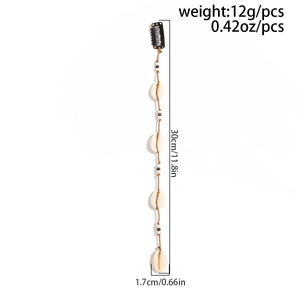 Détail de l'accessoire cheveux coquillage: longueur 30 cm avec cauris blancs naturels