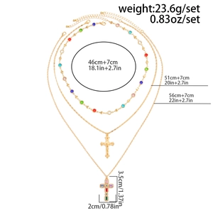 Specifiche delle dimensioni per collana a tre strati dorata con croci di cristallo colorato