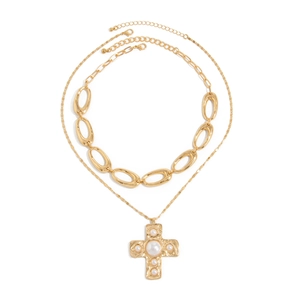 Mehrlagige goldene Kreuzhalskette mit Kunstperlen und grober Gliederkette auf Weiß