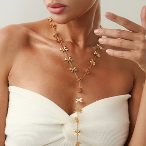 Elegante collana dorata con fiocco e nappa a forma di Y con elementi croce minimalisti