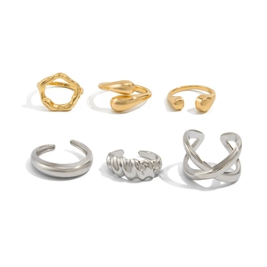 Lot de 6 bagues minimalistes dorées et argentées aux formes géométriques et ondulées