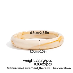 Detailed view of the resin bangle size showing a 6.5cm diameter and amber textures