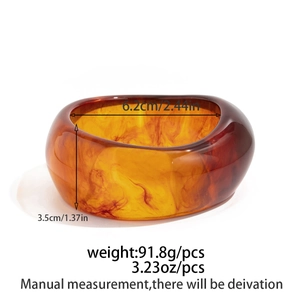 Specifiche dimensionali per bracciale rigido in resina ambrata, diametro interno 6,2 cm