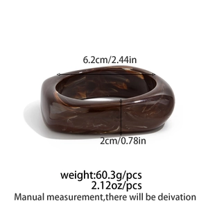 Deep brown tortoiseshell resin bangle with 6.2cm inner diameter and 2cm width specifications