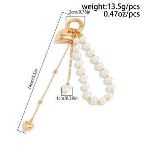 Detail view of heart charm keychain with ceramic pearls and size markers in 14cm length
