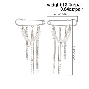Détails des boucles d'oreilles épingle argentées avec perles et longues chaînettes