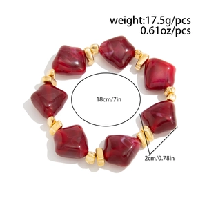 Detail view of resin bracelet showing 17.5g weight and 18cm inner circumference