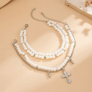 Chaîne de jambe à double rangée de perles et argent avec un pendentif croix chic