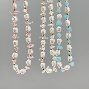 Bohemian ketting met witte barokparels en kleurrijke minerale stenen voor dames