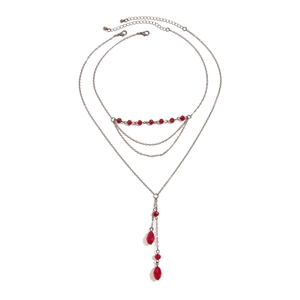 Collier gothique multicouche avec perles de cristal rouge et pampille goutte de sang