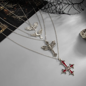 Gothic Totenkopf Motte und rotes Emaille-Kreuz Anhänger mit Vintage Silberketten
