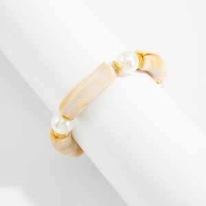 Detail of marble resin beads and white pearls on a stylish elastic bracelet