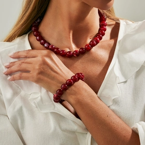 Bohemian Halskette und Armband Set mit roten Acrylperlen und Marmortextur