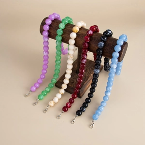 Minimalistische Acryl-Perlenkette Set in sechs Marmorfarben mit silbernem Karabiner
